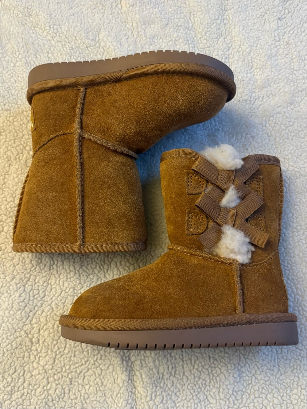 *NWOT* Ugg Koolaburra Victoria Short Boot Chestnut
